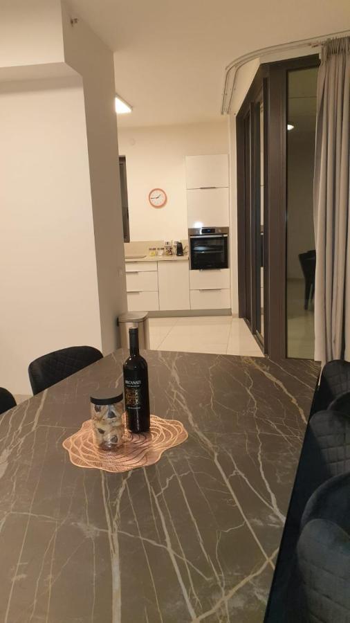 Appartment City Center - J Tower Jeruzalem Buitenkant foto